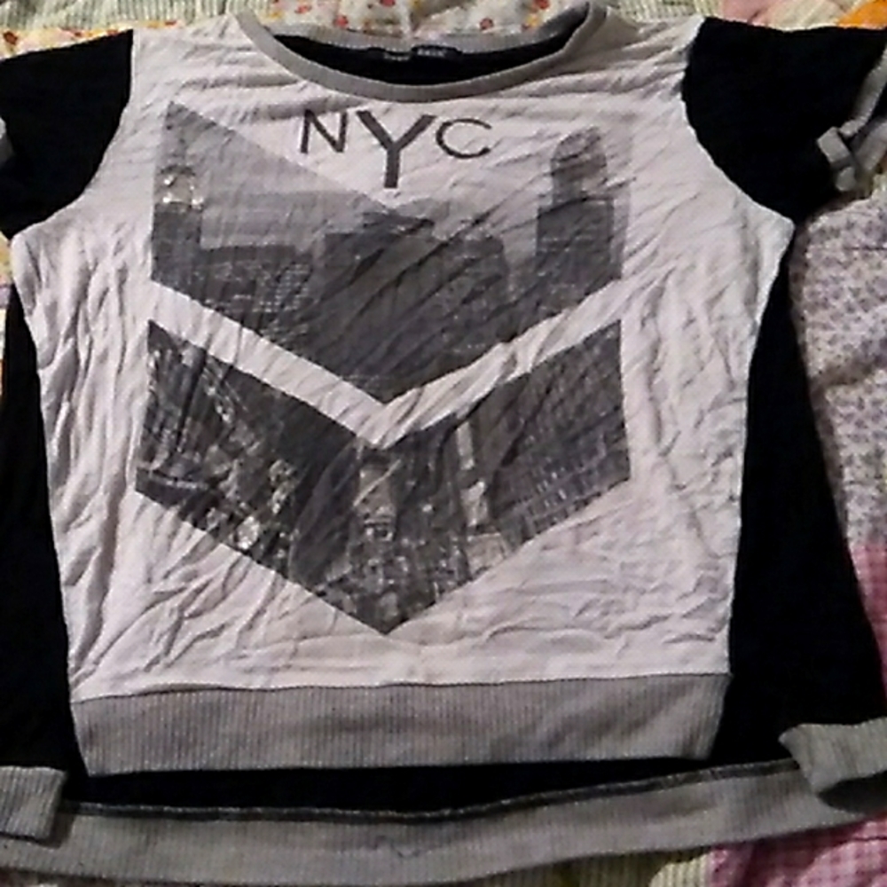 NYC blacka and grey print tshirt